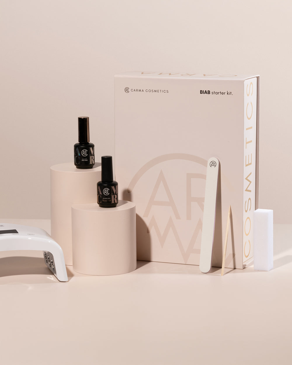 Nudie Velvet BIAB starter kit van Carma Cosmetics met witte LED lamp en nude essentials