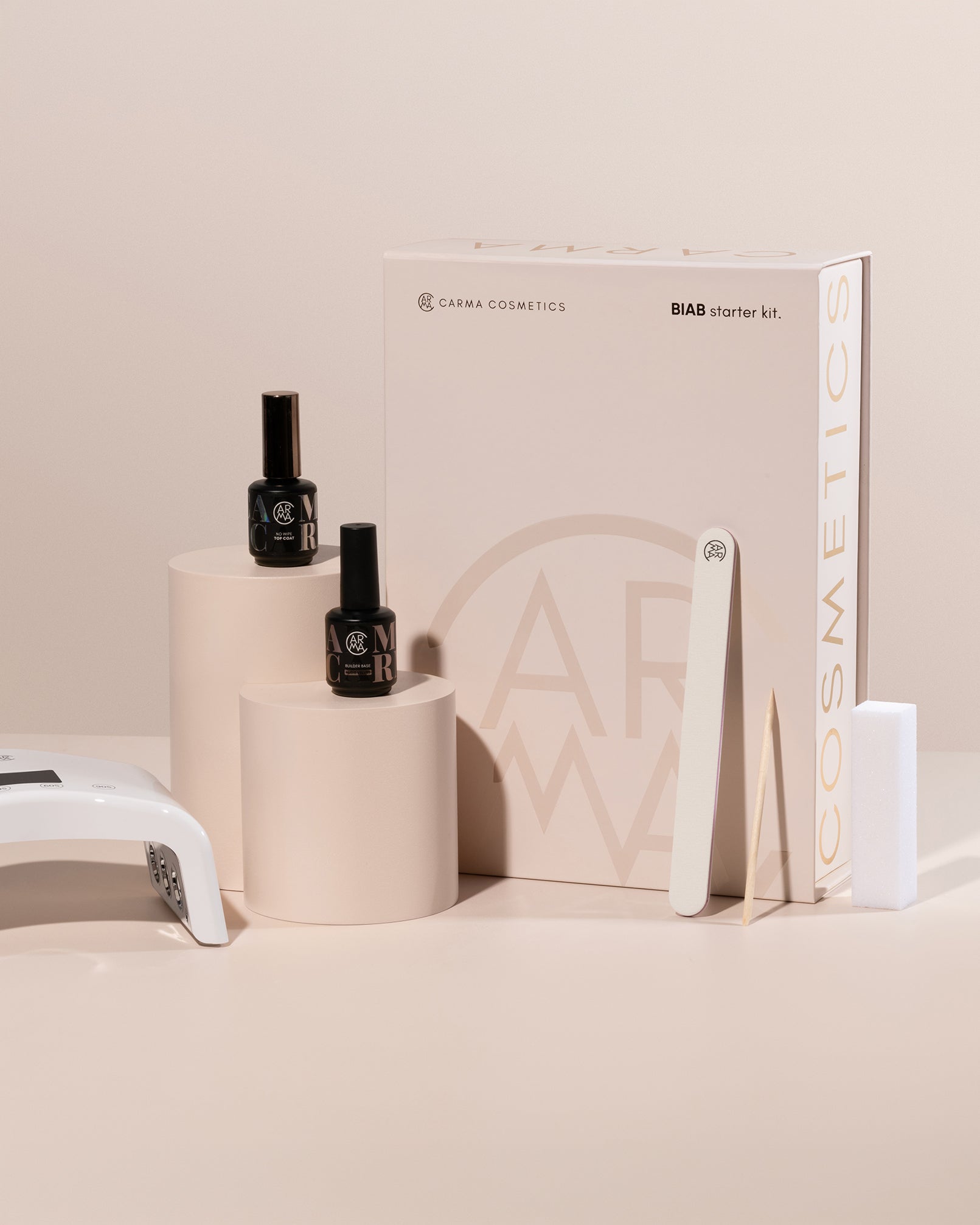 Nudie Velvet BIAB starter kit van Carma Cosmetics met witte LED lamp en nude essentials